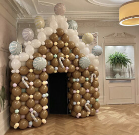 Gingerbread balloon house