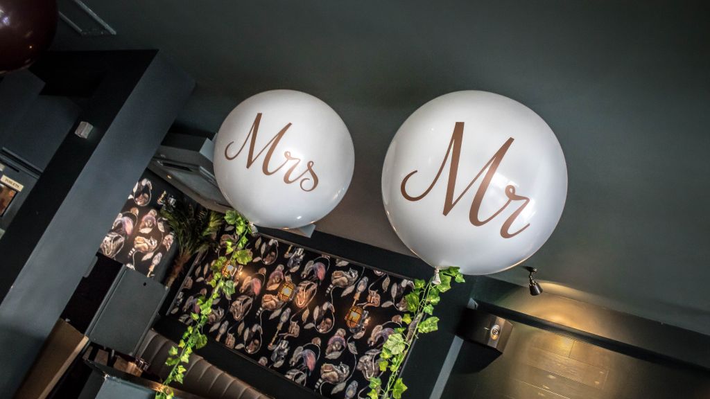 Mr&Mrs balloons